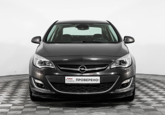 Подержанный автомобиль Opel Astra Sedan 2012 года (2 фото)