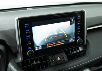 Подержанный автомобиль Toyota RAV4 2021 года (19 фото)