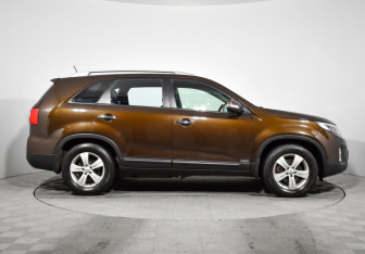 Подержанный автомобиль Kia Sorento 2015 года (4 фото)