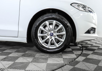 Подержанный автомобиль Ford Mondeo Sedan 2017 года (15 фото)
