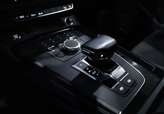 Подержанный автомобиль Audi Q5 2018 года (25 фото)