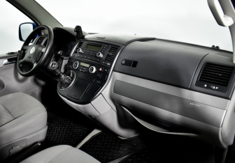 Подержанный автомобиль Volkswagen Multivan 2004 года (14 фото)
