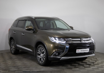 Подержанный автомобиль Mitsubishi Outlander 2015 года (3 фото)
