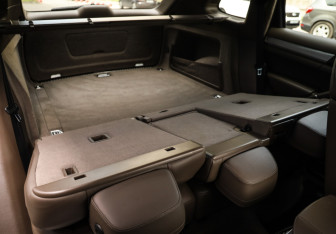 Подержанный автомобиль Porsche Cayenne 2010 года (30 фото)
