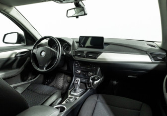 Подержанный автомобиль BMW X1 2013 года (9 фото)