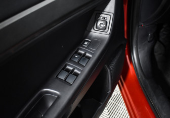 Подержанный автомобиль Mitsubishi Lancer Sedan 2012 года (10 фото)