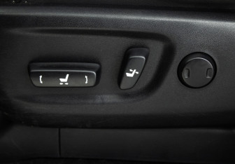 Подержанный автомобиль Toyota Land Cruiser Prado 2015 года (15 фото)