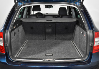 Подержанный автомобиль Skoda Superb Wagon 2014 года (22 фото)