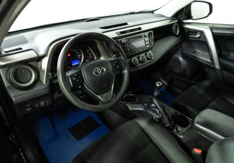 Подержанный автомобиль Toyota RAV4 2013 года (11 фото)