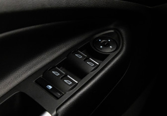 Подержанный автомобиль Ford Kuga 2017 года (17 фото)