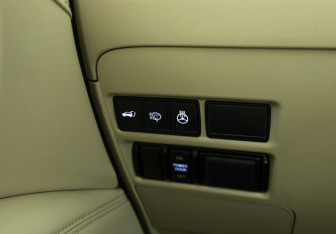 Подержанный автомобиль Infiniti QX80 2018 года (27 фото)