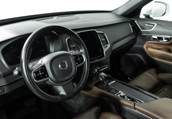 Подержанный автомобиль Volvo XC90 2020 года (11 фото)