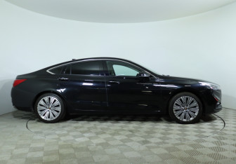 Подержанный автомобиль Hongqi H5 2022 года (4 фото)