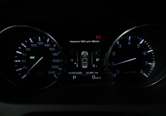 Подержанный автомобиль Land Rover Discovery Sport 2015 года (12 фото)