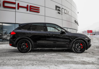 Подержанный автомобиль Porsche Cayenne 2010 года (7 фото)
