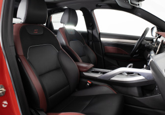 Подержанный автомобиль Geely Coolray 2022 года (16 фото)