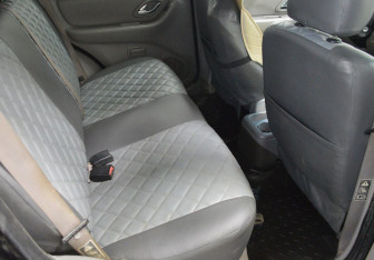 Подержанный автомобиль Mazda Tribute 2001 года (13 фото)