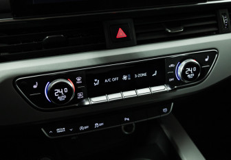Подержанный автомобиль Audi A4 Sedan 2020 года (17 фото)
