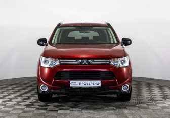 Подержанный автомобиль Mitsubishi Outlander 2013 года (2 фото)