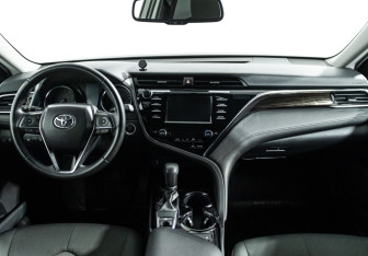 Подержанный автомобиль Toyota Camry Sedan 2018 года (13 фото)