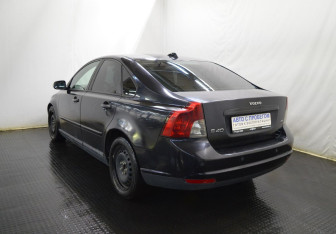 Подержанный автомобиль Volvo S40 2007 года (7 фото)