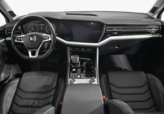 Подержанный автомобиль Volkswagen Touareg 2018 года (13 фото)