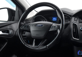 Подержанный автомобиль Ford Focus Hatchback 2017 года (15 фото)