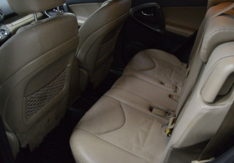 Подержанный автомобиль Toyota RAV4 2009 года (11 фото)