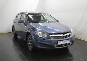 Подержанный автомобиль Opel Astra Hatchback 2010 года (3 фото)