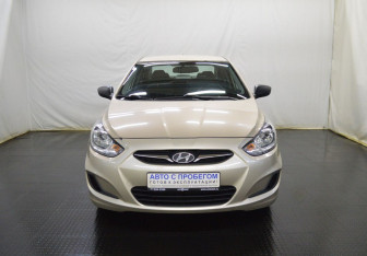 Подержанный автомобиль Hyundai Solaris Sedan 2011 года (2 фото)