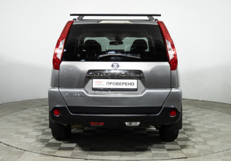 Подержанный автомобиль Nissan X-Trail 2011 года (6 фото)