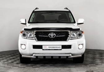 Подержанный автомобиль Toyota Land Cruiser Suv 2014 года (3 фото)