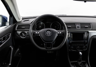Подержанный автомобиль Volkswagen Passat Sedan 2017 года (16 фото)