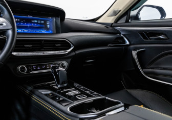 Подержанный автомобиль FAW Bestune T77 2023 года (19 фото)