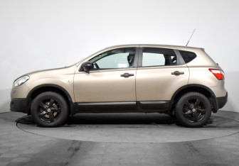 Подержанный автомобиль Nissan Qashqai 2013 года (8 фото)