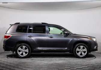 Подержанный автомобиль Toyota Highlander 2011 года (4 фото)