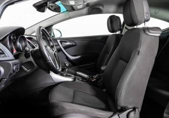 Подержанный автомобиль Opel Astra Hatchback 2012 года (17 фото)