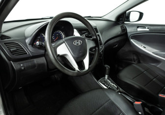Подержанный автомобиль Hyundai Solaris Sedan 2012 года (11 фото)