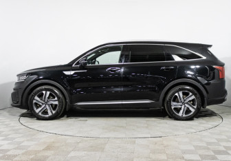 Подержанный автомобиль Kia Sorento 2022 года (8 фото)