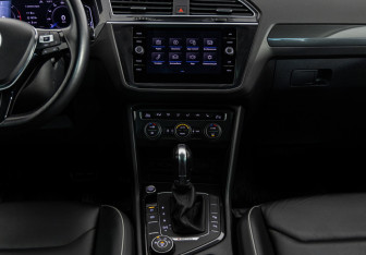 Подержанный автомобиль Volkswagen Tiguan 2019 года (14 фото)