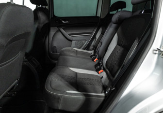 Подержанный автомобиль Skoda Yeti 2015 года (10 фото)