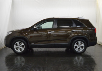 Подержанный автомобиль Kia Sorento 2017 года (8 фото)