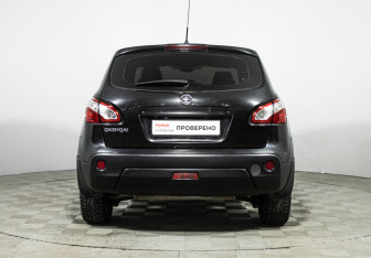 Подержанный автомобиль Nissan Qashqai 2011 года (6 фото)