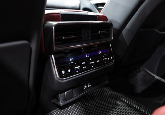 Подержанный автомобиль Lexus LX 2022 года (37 фото)