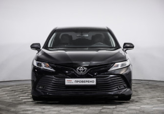 Подержанный автомобиль Toyota Camry Sedan 2018 года (2 фото)