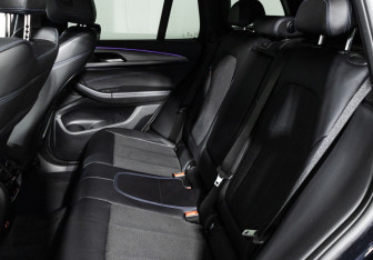 Подержанный автомобиль BMW X3 2021 года (10 фото)