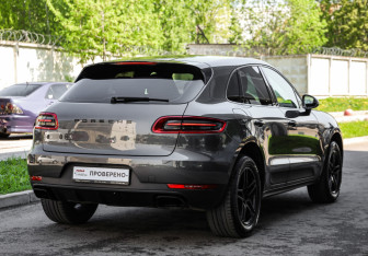 Подержанный автомобиль Porsche Macan 2018 года (6 фото)