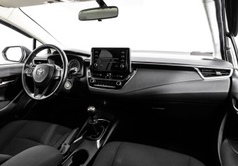Подержанный автомобиль Toyota Corolla Sedan 2019 года (9 фото)