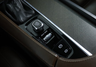 Подержанный автомобиль Volvo V90 Cross Country 2017 года (18 фото)