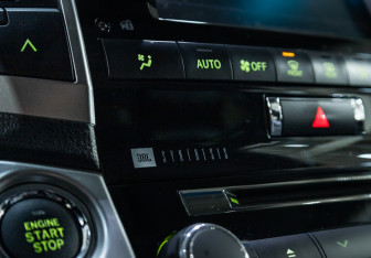 Подержанный автомобиль Toyota Land Cruiser Suv 2012 года (19 фото)